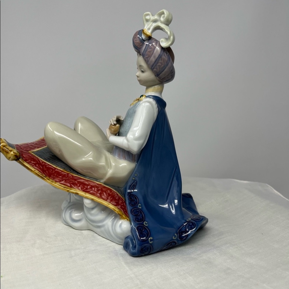 LLADRO DISNEY'S ALADDIN FIGURINE #8532 BRAND NIB MAGIC CARPET RETIRED - Picture 4 of 5
